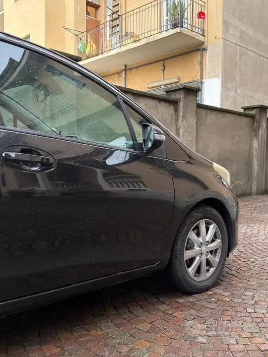Toyota Yaris 2012 photo 4