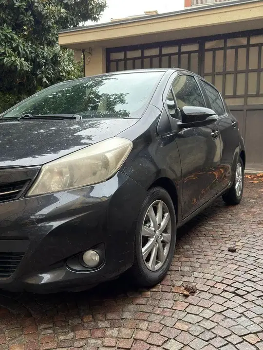 Toyota Yaris 2012 photo 2