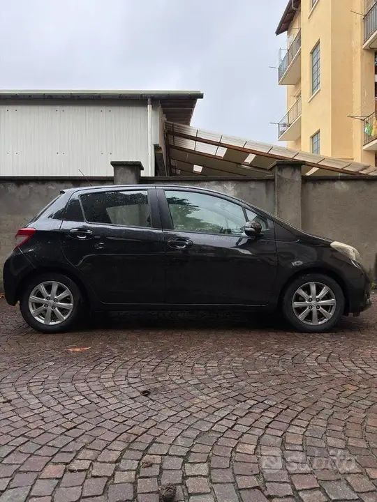 Toyota Yaris 2012 photo 3