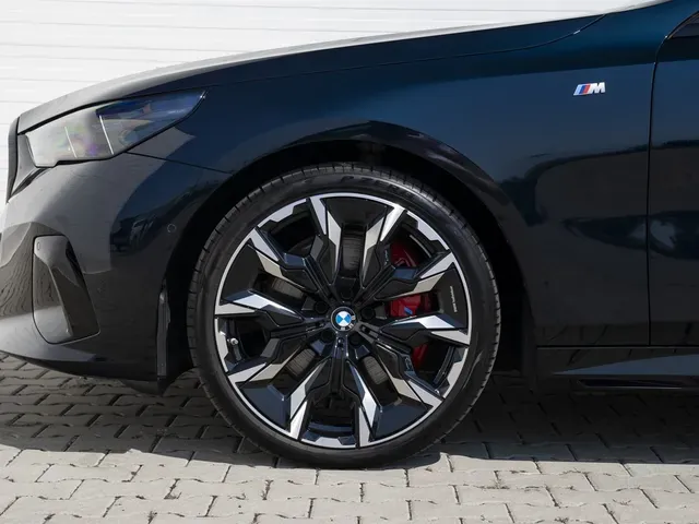 BMW 5 Series 2024 photo 4