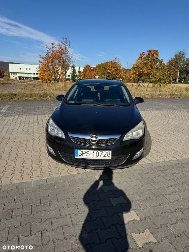 Opel Astra 2010 photo 3