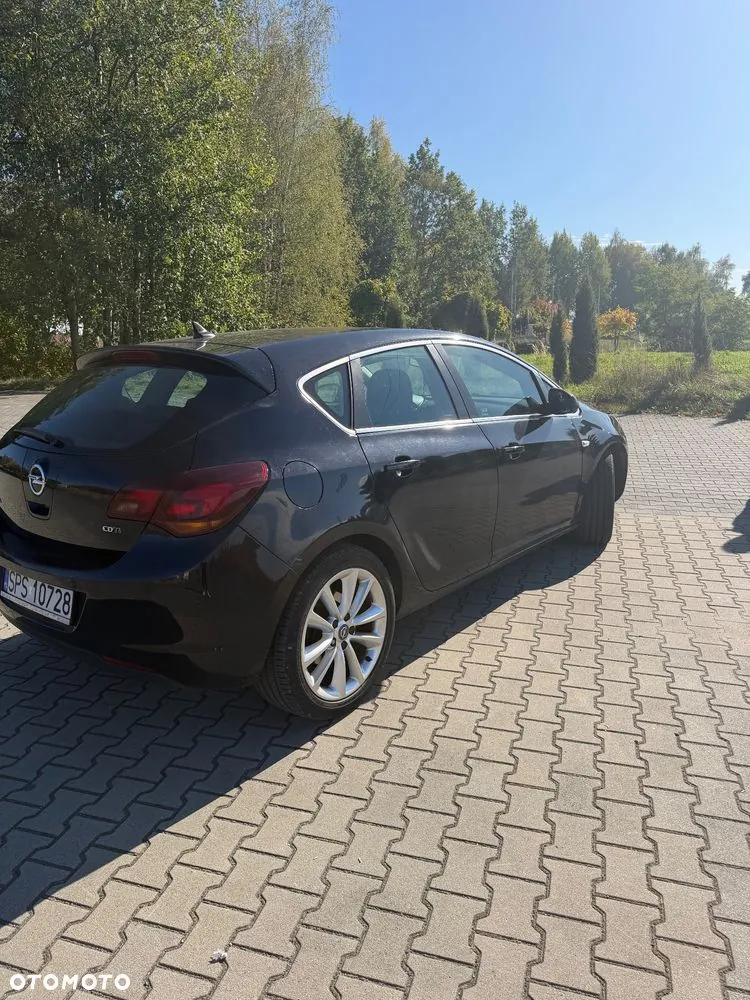 Opel Astra 2010 photo 5