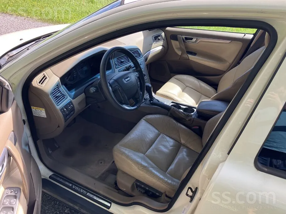Volvo V70 2002 photo 2