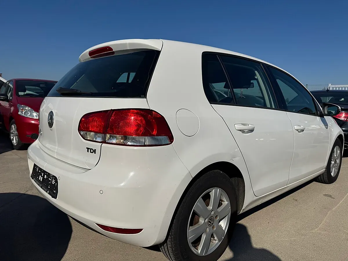 Volkswagen Golf 2011 photo 2