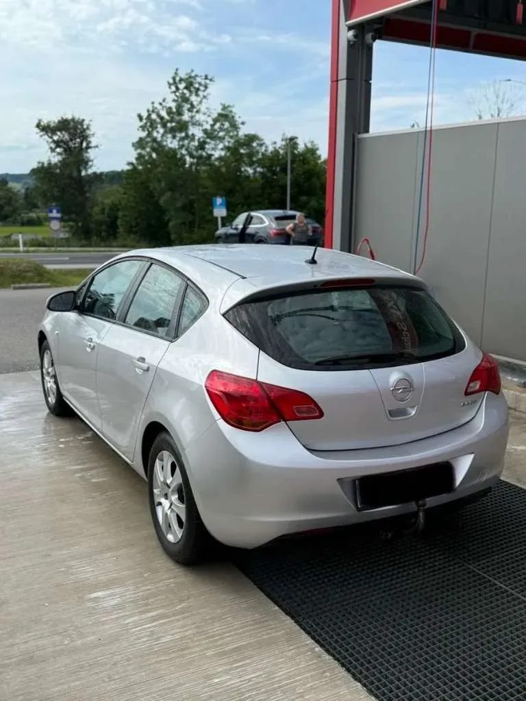 Opel Astra 2012 photo 3