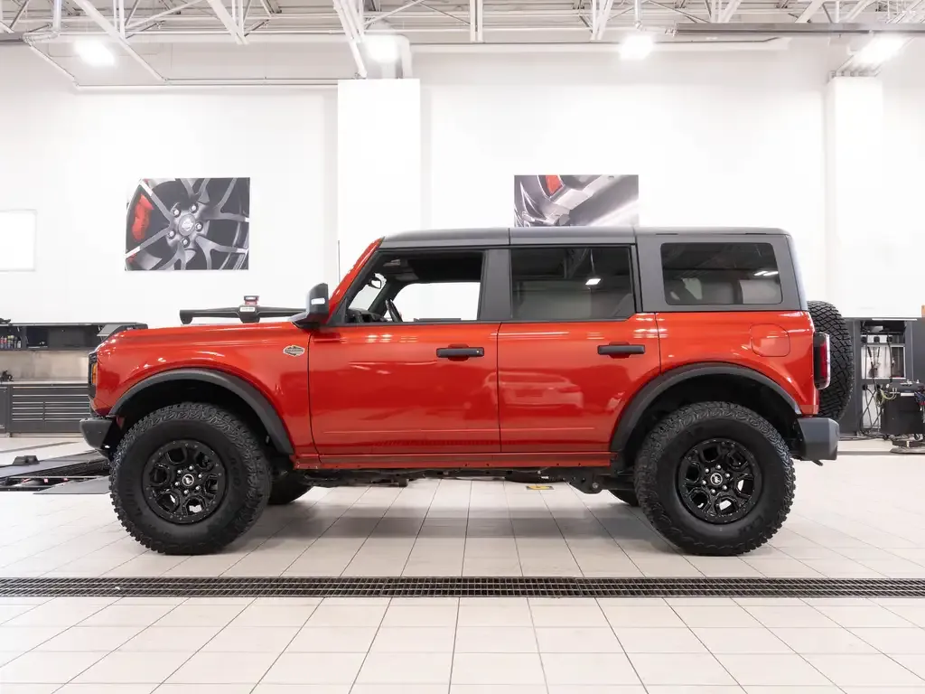 Ford Bronco 2024 photo 2