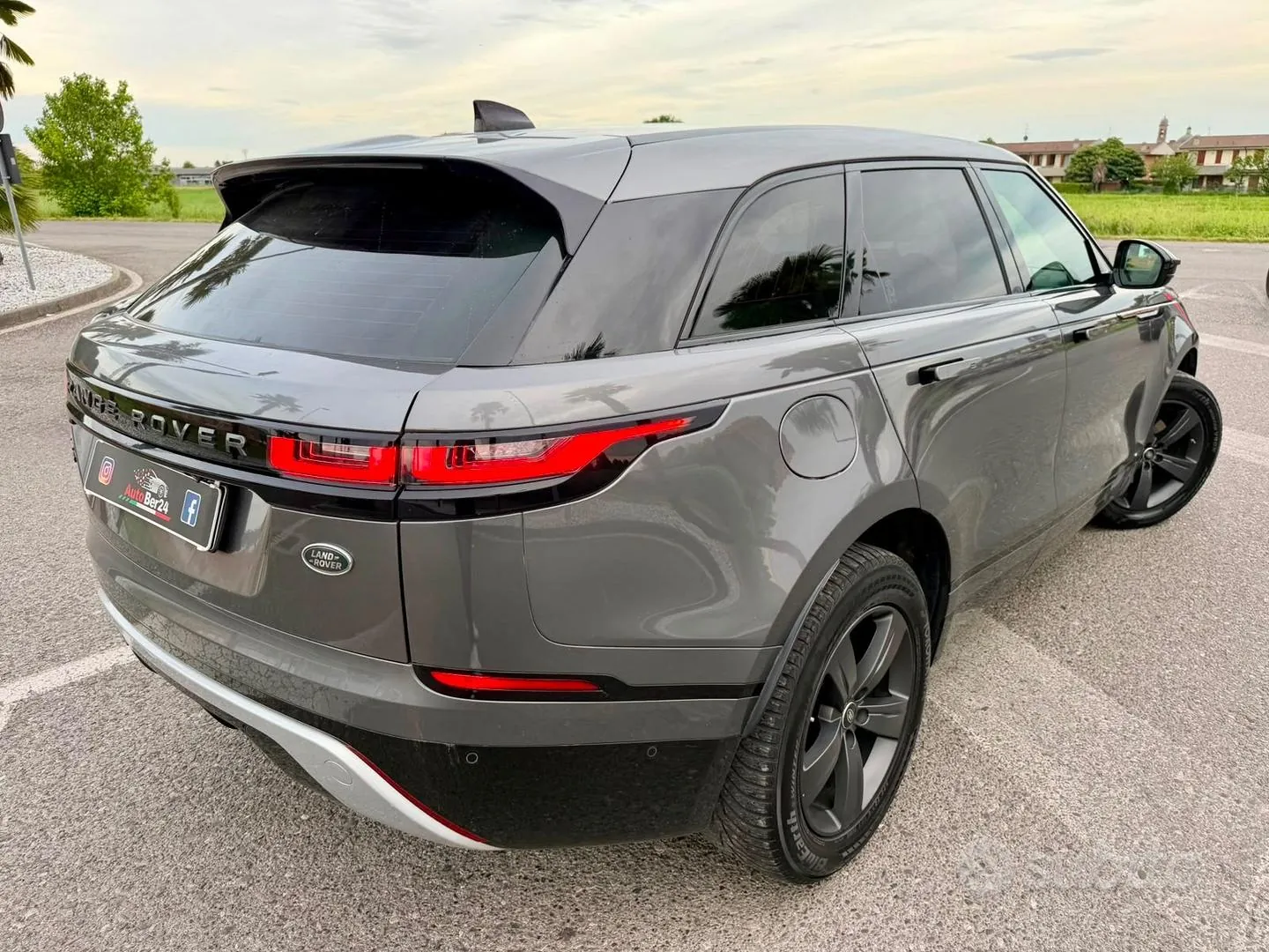 Land Rover Range Rover Velar 2018 photo 4