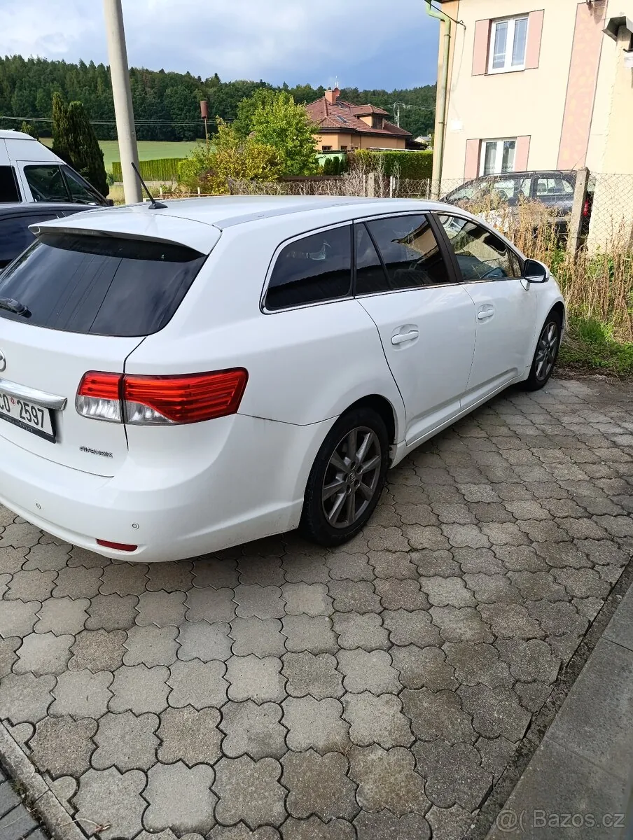 Toyota Avensis 2012 photo 2