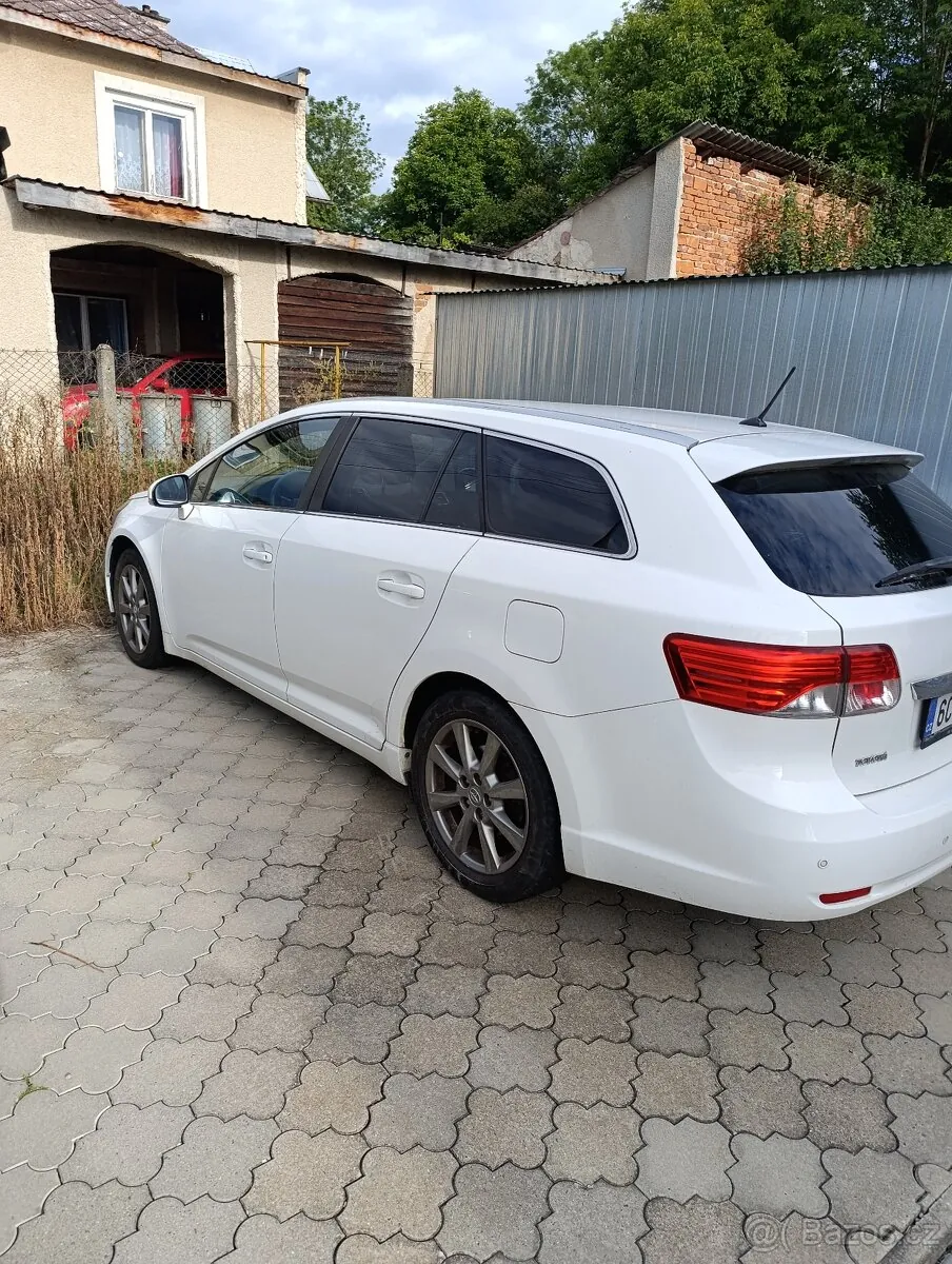 Toyota Avensis 2012 photo 3