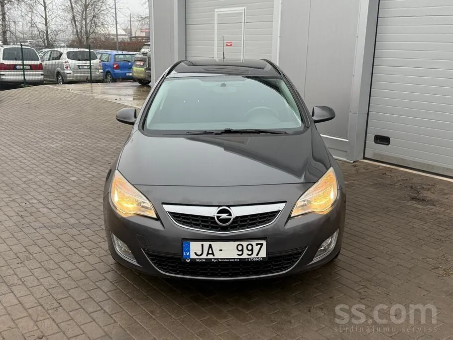 Opel Astra 2012 photo 2