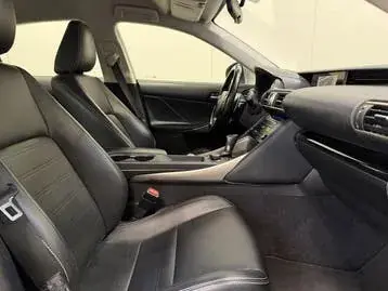 Lexus Is 2018 photo 2