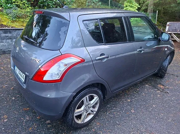 Suzuki Swift 2011 photo 3