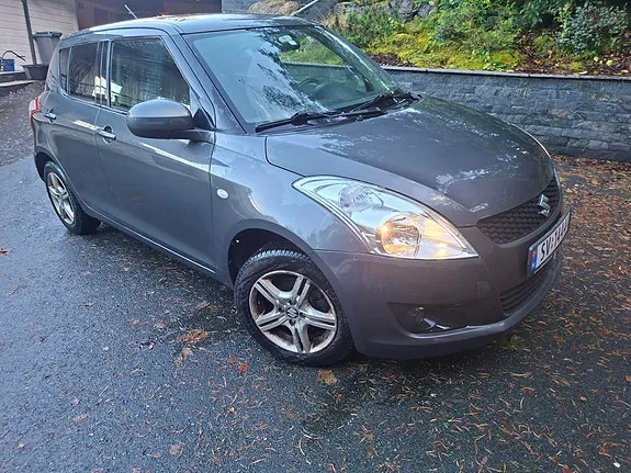 Suzuki Swift 2011 photo 2