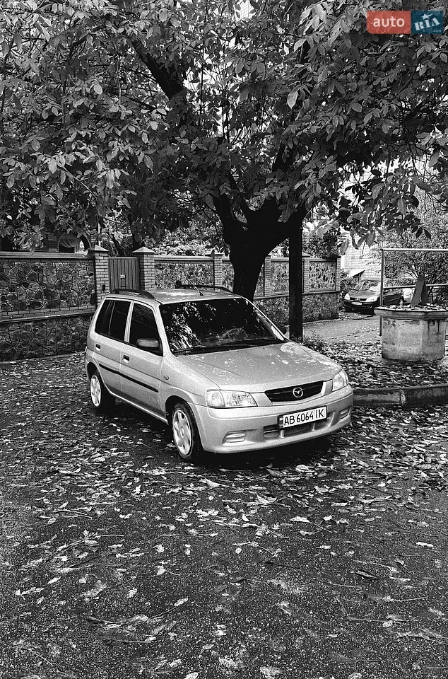 Mazda Demio 2001 photo 2
