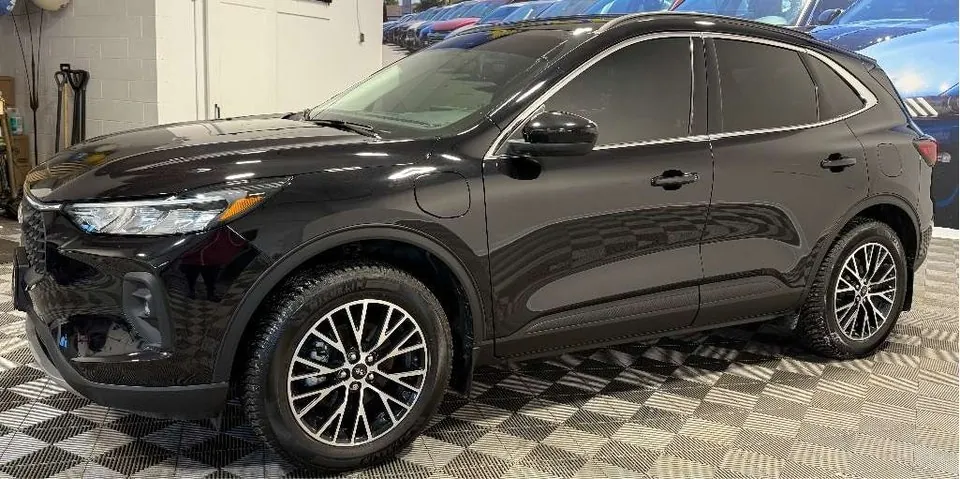 Ford Escape 2025 photo 2