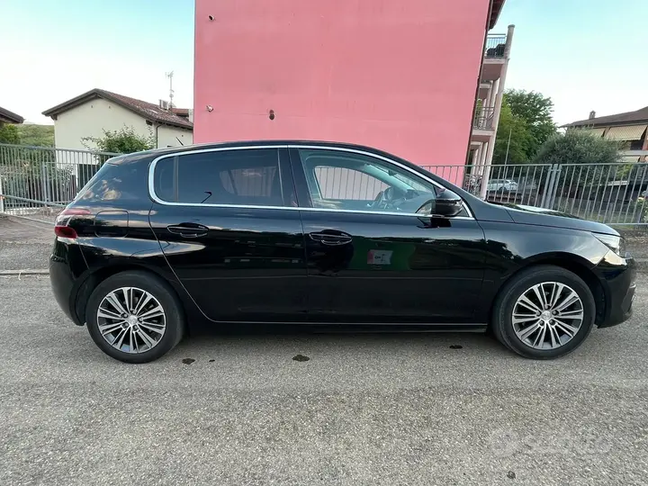 Peugeot 308 2021 photo 2