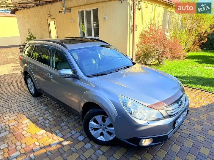 Subaru Outback 2011 photo 5