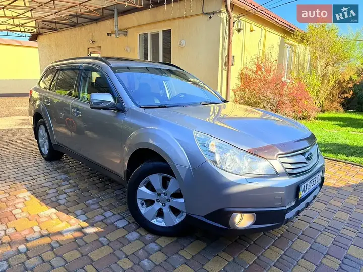Subaru Outback 2011 photo 2