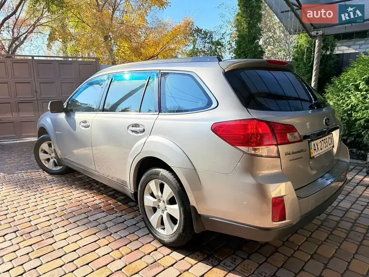 Subaru Outback 2011 photo 4