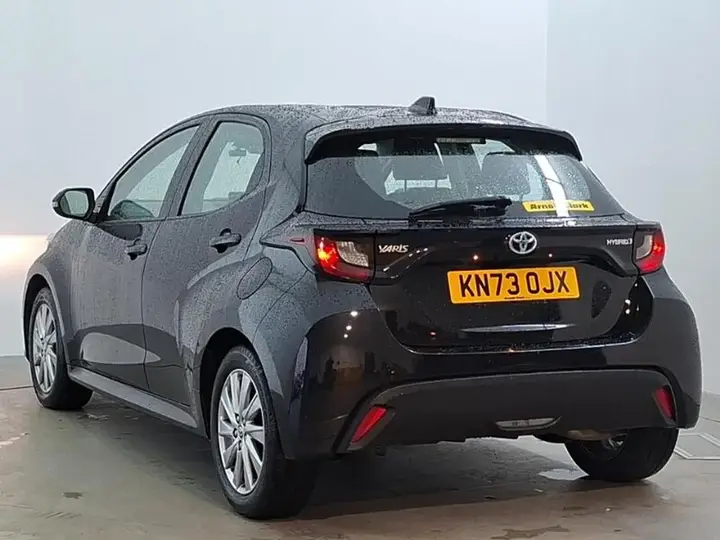 Toyota Yaris 2023 photo 2