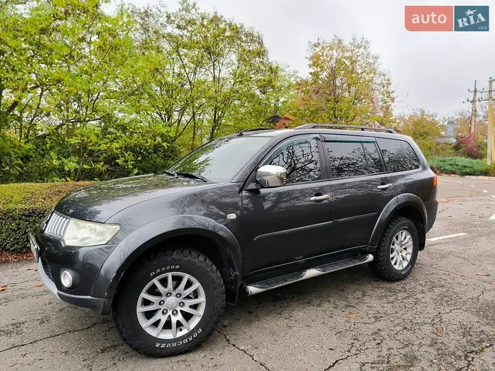 Mitsubishi Pajero Sport 2011 photo 3