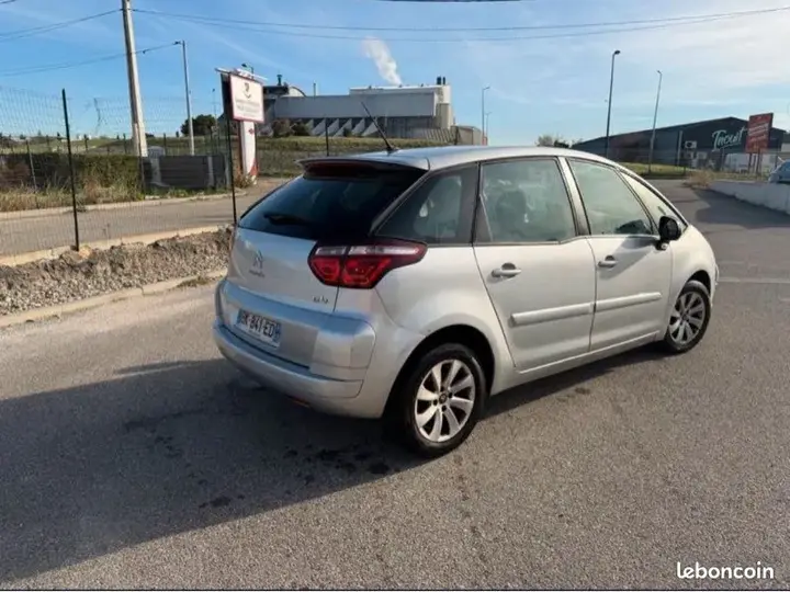 Citroen C4 Picasso 2011 photo 2