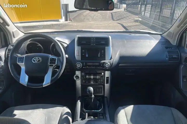 Toyota Land Cruiser 2011 photo 3