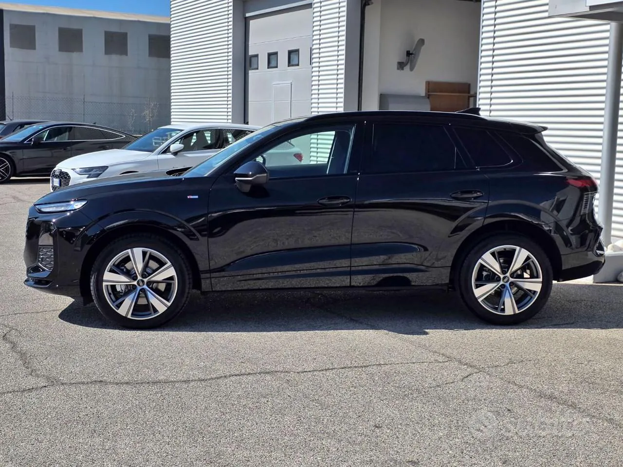 Audi Q3 2023 photo 2