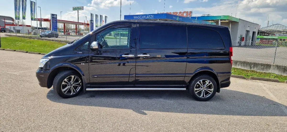 Mercedes-Benz Viano 2012 photo 2