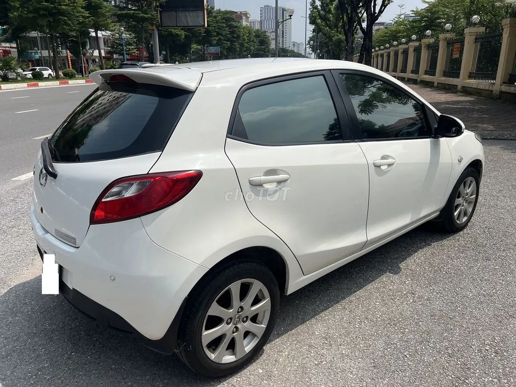 Mazda Mazda2 2011 photo 4