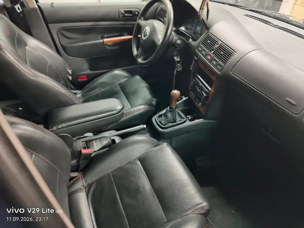 Volkswagen Golf 2002 photo 2