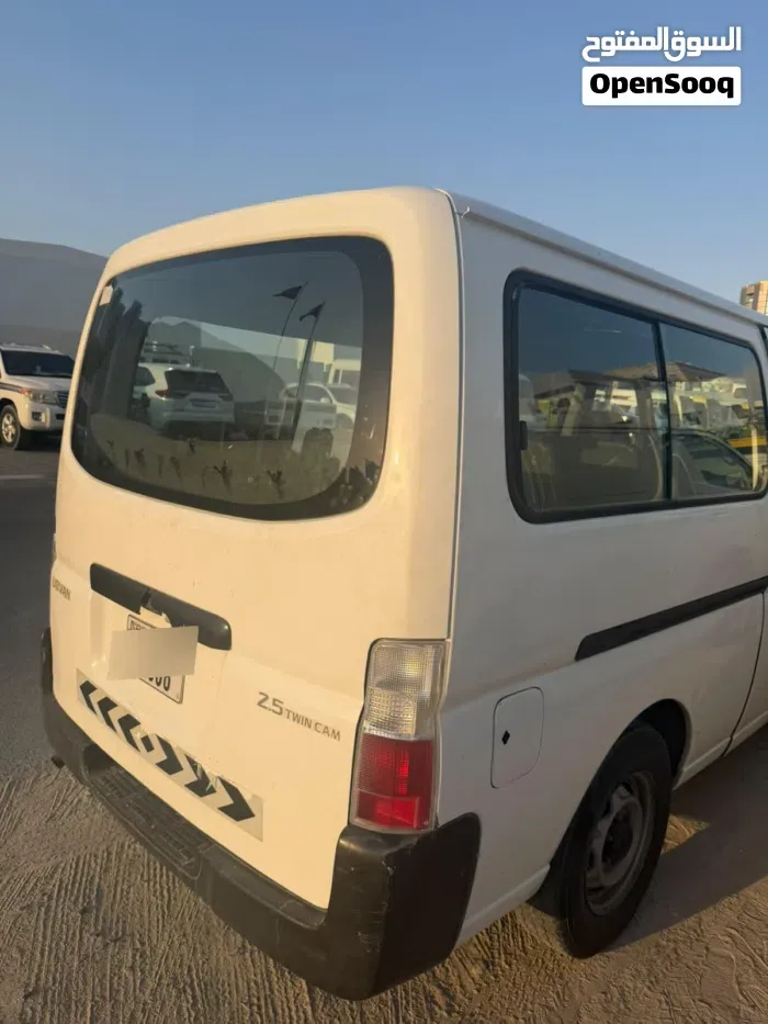 Nissan Urvan 2011 photo 5