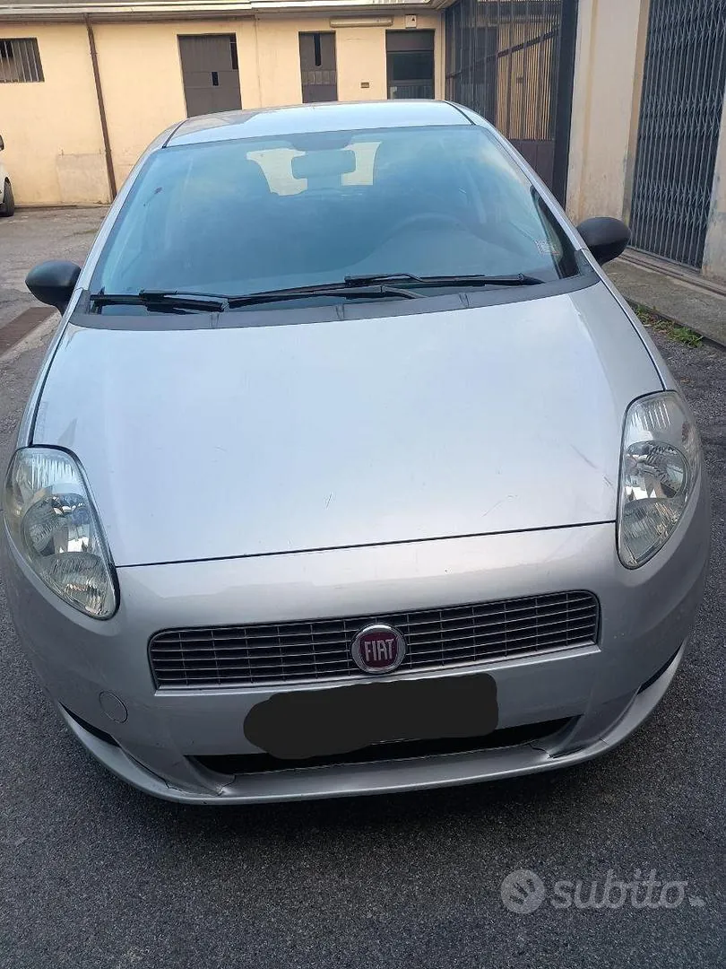 Fiat Grande Punto 2010 photo 2