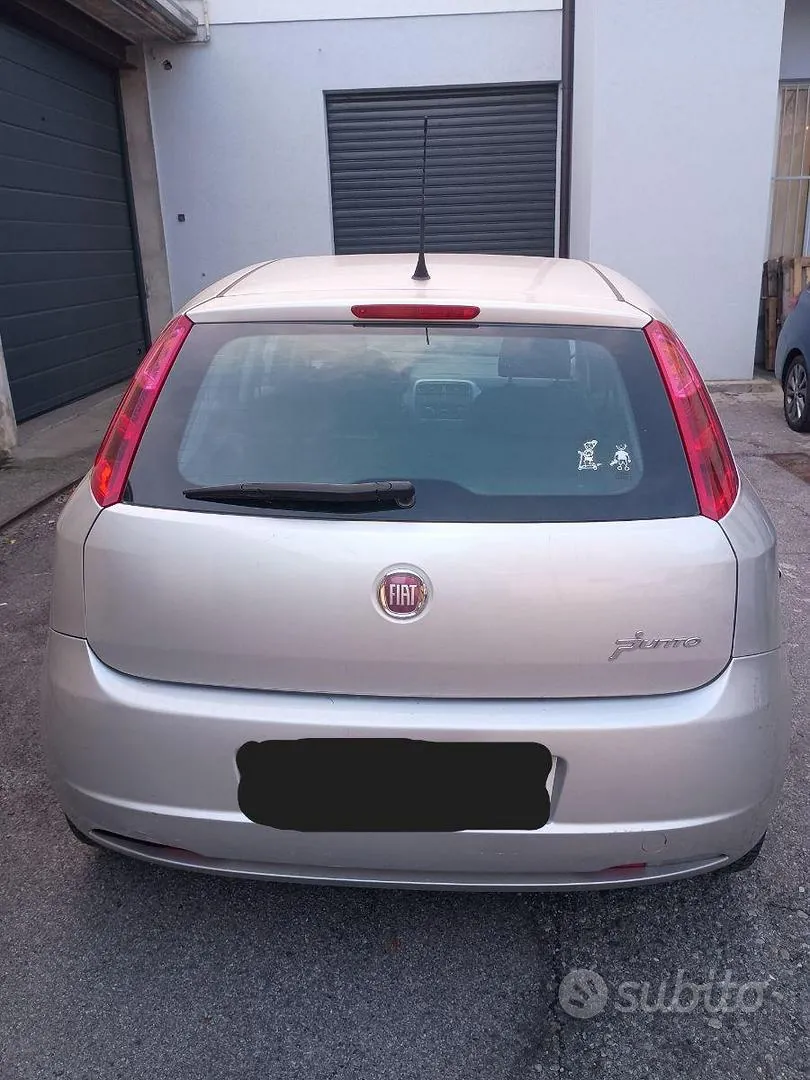 Fiat Grande Punto 2010 photo 3