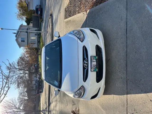 Hyundai Accent 2012 photo 4