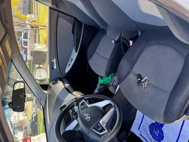 Hyundai Accent 2012 photo 3