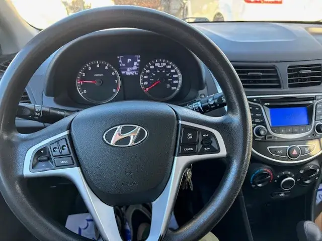 Hyundai Accent 2012 photo 2
