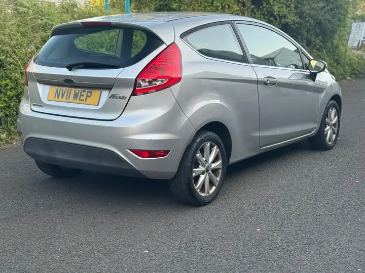 Ford Fiesta 2011 photo 4