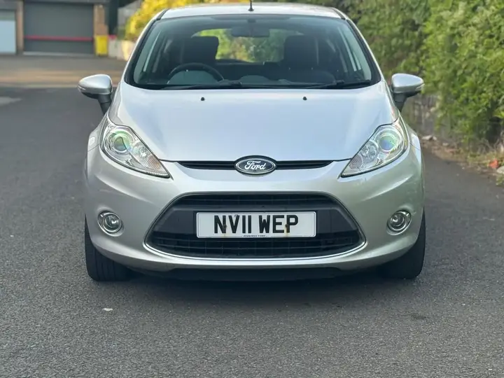 Ford Fiesta 2011 photo 2