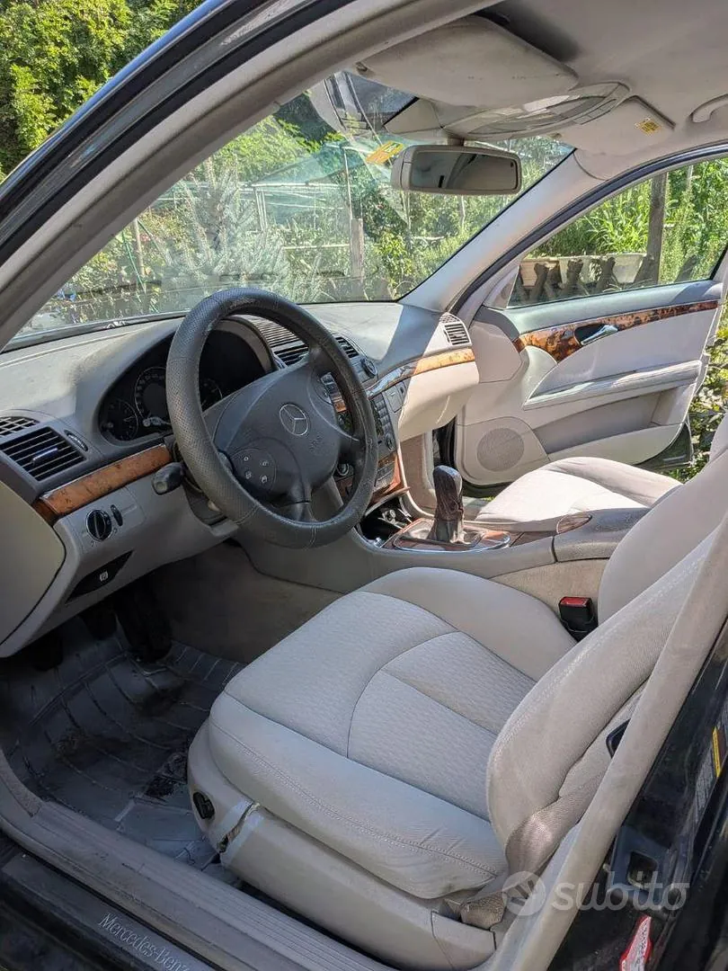 Mercedes-Benz E-Class 2004 photo 4