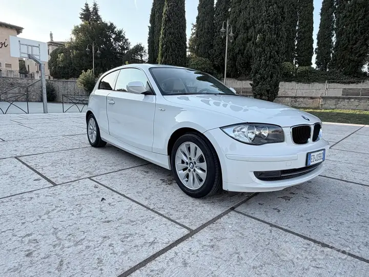 BMW 116I 2010 photo 3