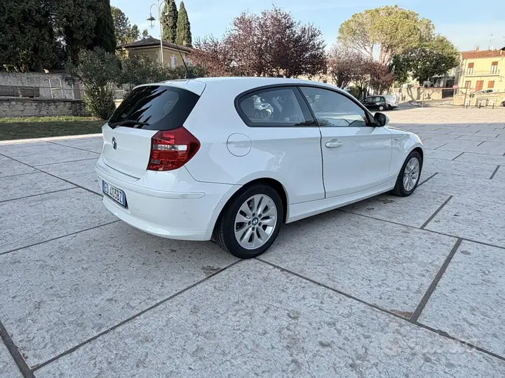 BMW 116I 2010 photo 2