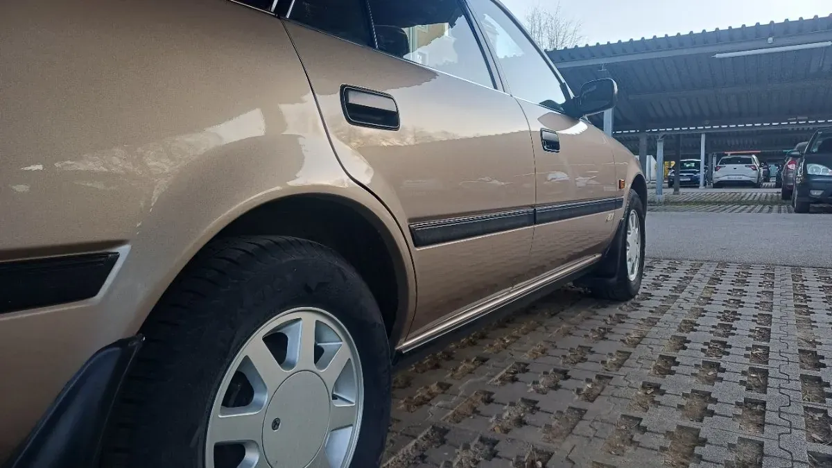 Toyota Carina 1989 photo 2