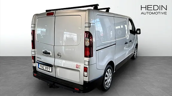 Nissan Nv300 2017 photo 2