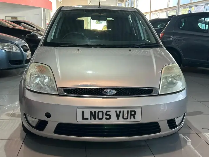 Ford Fiesta 2005 photo 2