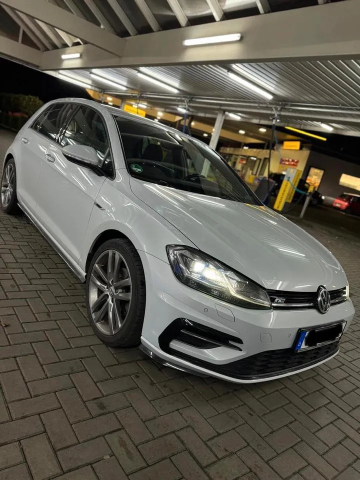 Volkswagen Golf R-Line
