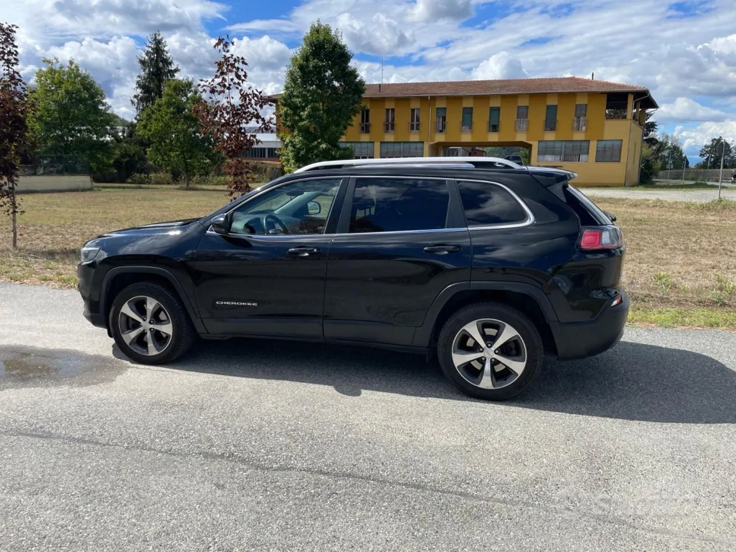 Jeep Cherokee 2019 photo 2
