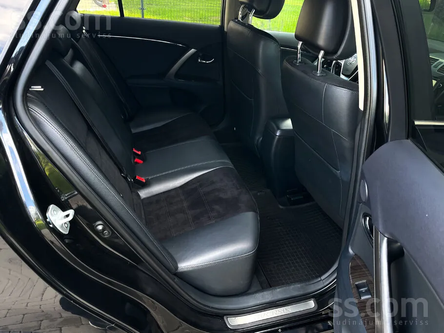 Toyota Avensis 2013 photo 3