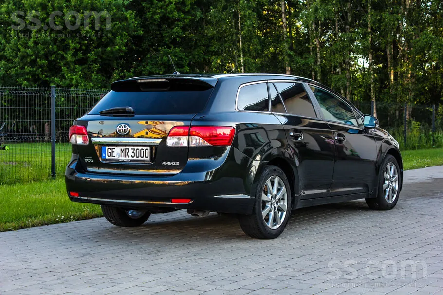 Toyota Avensis 2013 photo 2