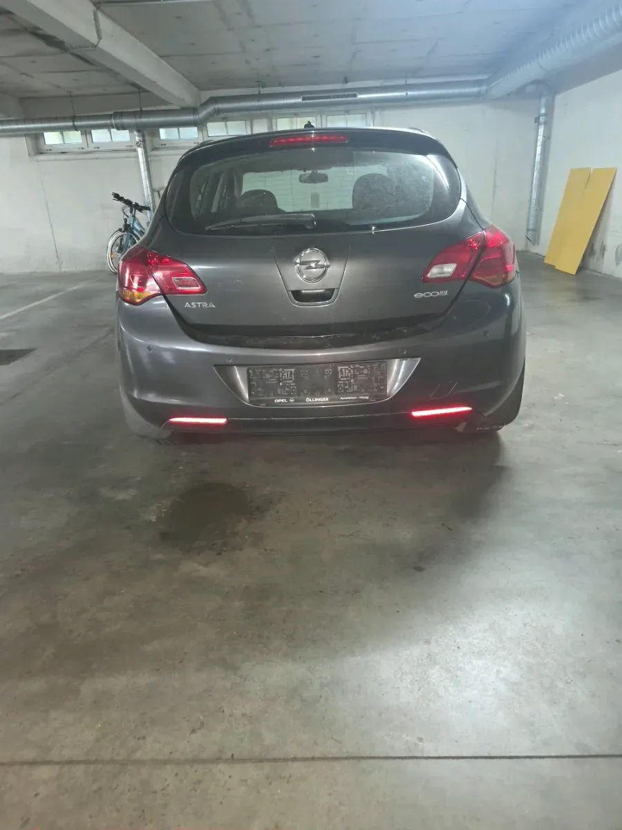 Opel Astra 2012 photo 3